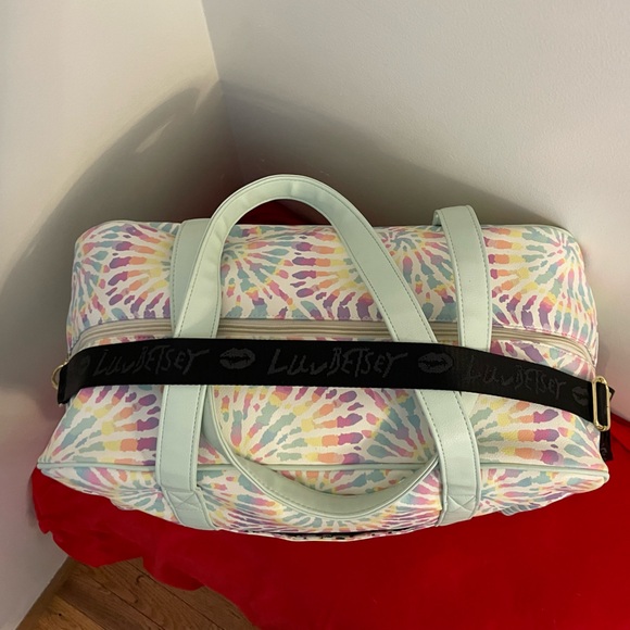 Travel Bag: Betsey Johnson Luv Duffle Weekender Tie Dye - Picture 4 of 6